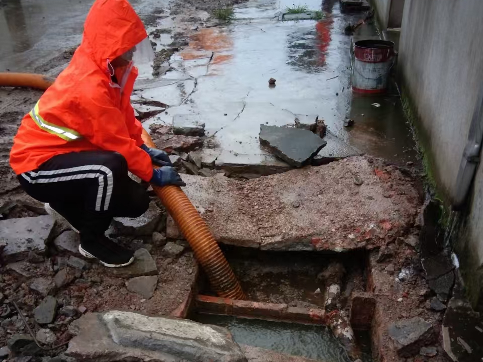 寿光专业清理污水池 炜誉市政以规范流程守护城市 “肠道”